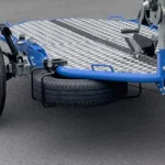 Remorque porte-moto abaissable et pliable 2 motos Cochet bleue